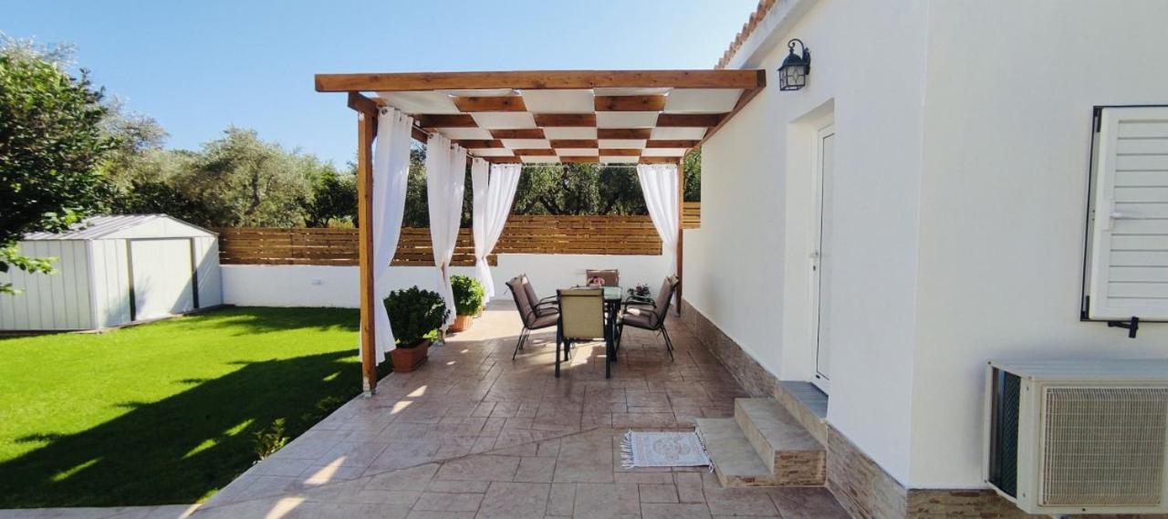 Villa Yakinthi Amoudi Exterior foto